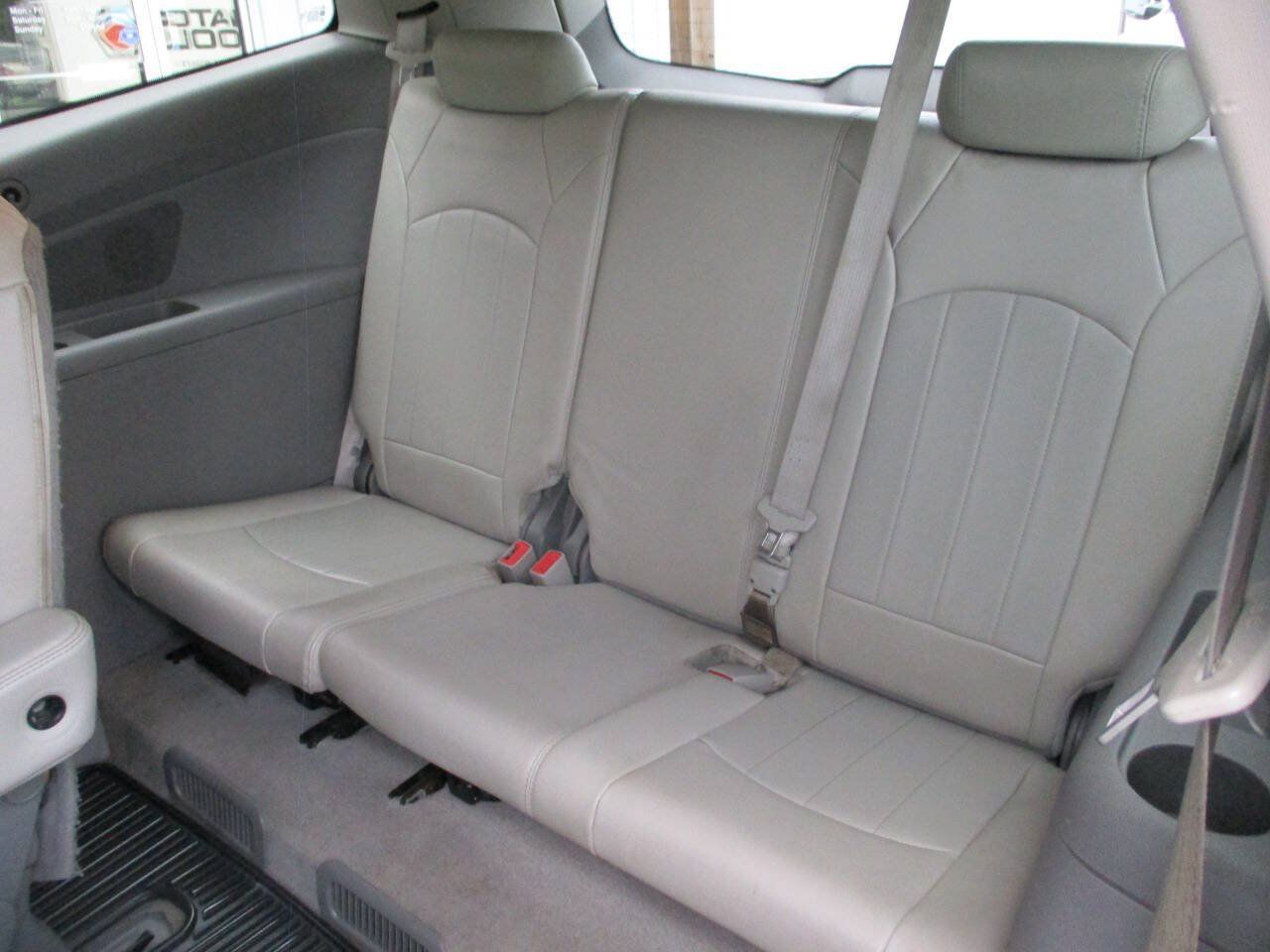 Used 2013 Chevrolet Traverse LTZ AWD/4WD image 21