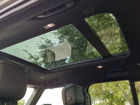 Used 2025 Land Rover Defender 110 S image 22