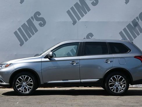 Used 2017 Mitsubishi Outlander SE FWD image 6