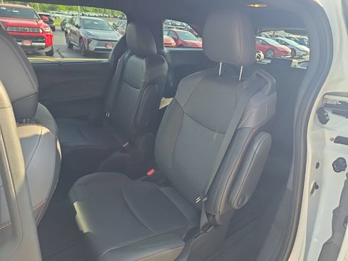 Used 2021 Toyota Sienna XSE FWD image 13