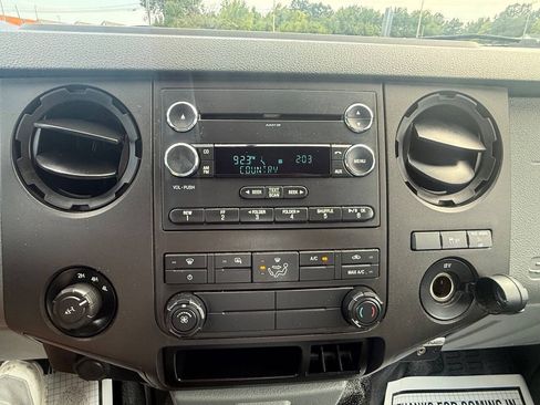 Used 2016 Ford F250 XL w/ Power Equipment Group AWD/4WD image 15