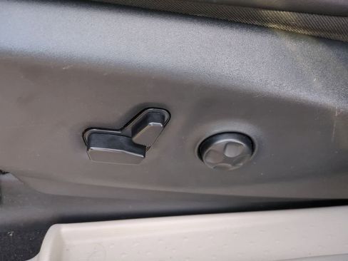 Used 2020 Chrysler Pacifica Limited w/ Tire & Wheel Group image 17