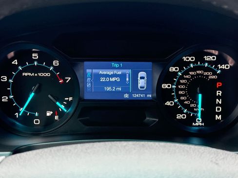 Used 2015 Ford Explorer XLT image 23