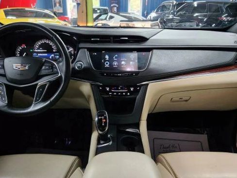 Used 2018 Cadillac XT5 Luxury w/ Driver Awareness Package image 23