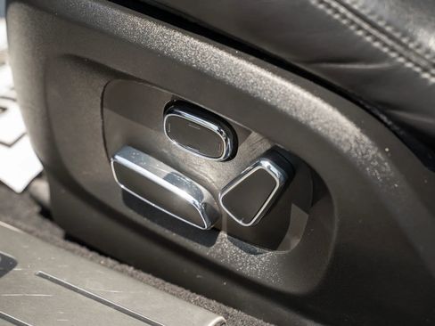 Used 2013 Jaguar XJ AWD image 17