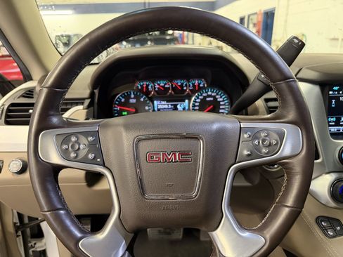 Used 2018 GMC Yukon SLT w/ Premium Edition image 14