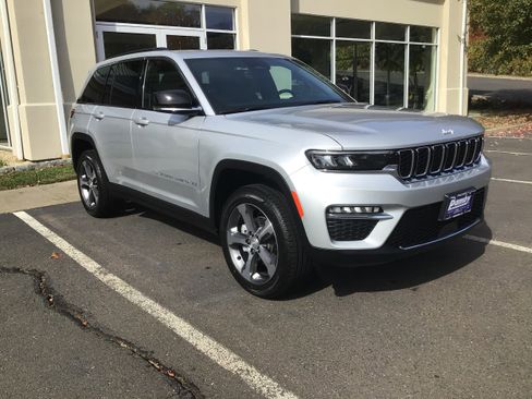 New 2025 Jeep Grand Cherokee Limited image 1