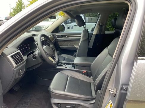 Used 2022 Volkswagen Atlas SE w/ Panoramic Sunroof Package FWD image 12