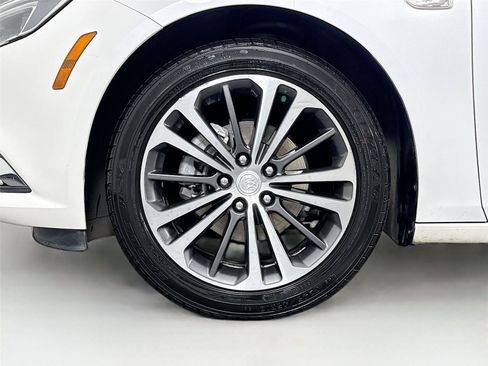 Used 2018 Buick Regal Essence w/ Driver Confidence Package #1 FWD image 46