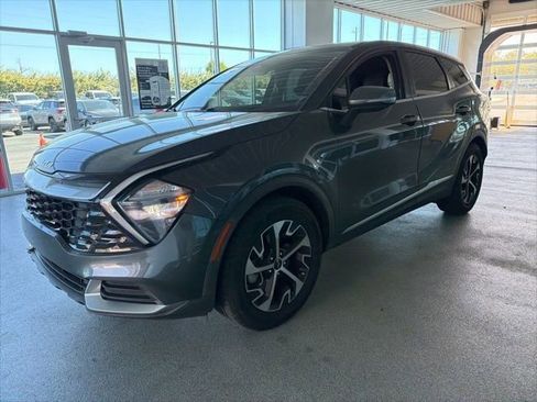 Used 2023 Kia Sportage EX image 3