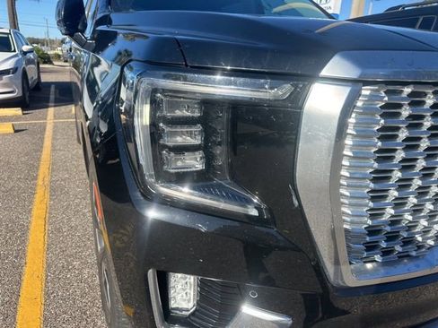 Used 2021 GMC Yukon XL Denali w/ Denali Premium Package image 2