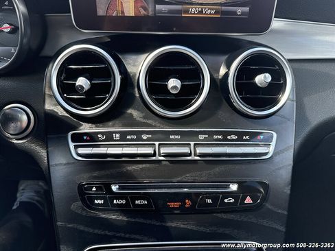 Used 2019 Mercedes-Benz GLC 300 4MATIC image 24