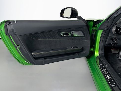 Used 2018 Mercedes-Benz AMG GT R image 20