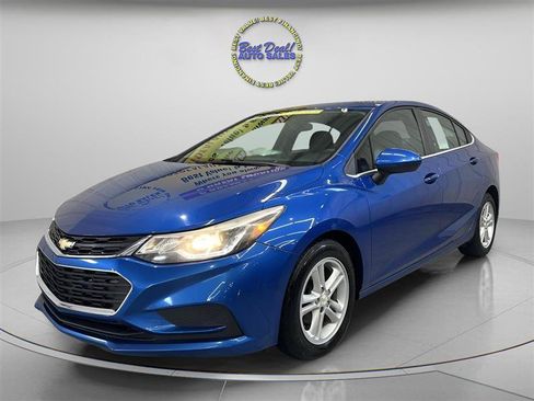 Used 2016 Chevrolet Cruze LT w/ Convenience Package FWD image 2