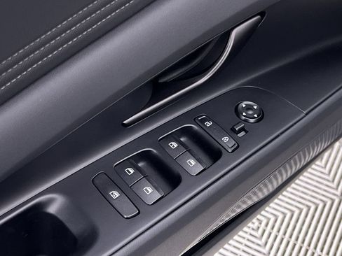 Used 2025 Hyundai Elantra Sport image 15