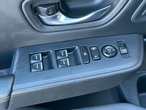 Used 2025 Honda Pilot EX-L image 11