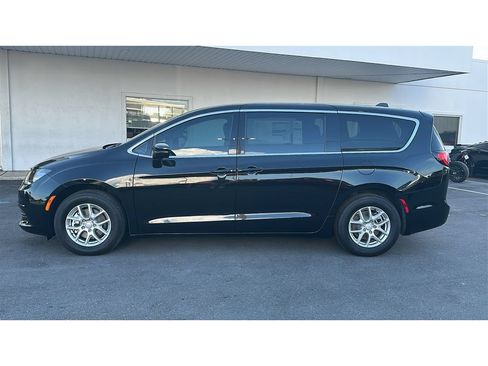 New 2027 Chrysler Pacifica LX FWD image 3