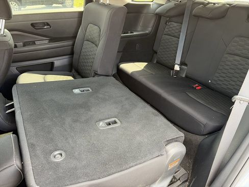Used 2023 Nissan Pathfinder S FWD image 18