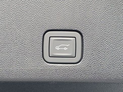 New 2025 Cadillac XT6 Luxury image 32