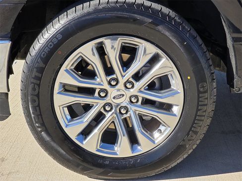 Used 2024 Ford F150 Lariat w/ FX4 Off-Road Package image 9