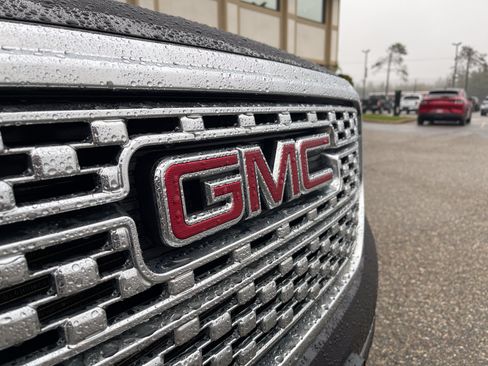 Used 2018 GMC Acadia Denali AWD/4WD image 26