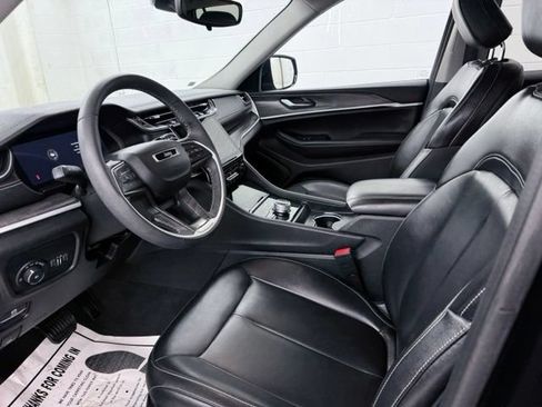 Used 2023 Jeep Grand Cherokee Limited AWD/4WD image 19