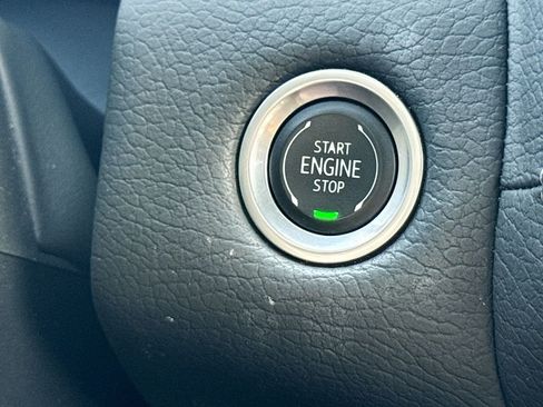Used 2024 GMC Yukon XL Denali RWD image 18