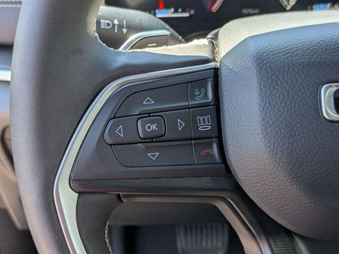 Used 2025 Jeep Grand Cherokee Altitude AWD/4WD image 18