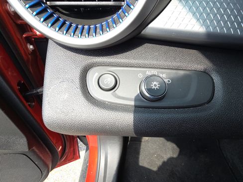 Used 2024 Chevrolet Trax LS w/ LS Convenience Package image 20