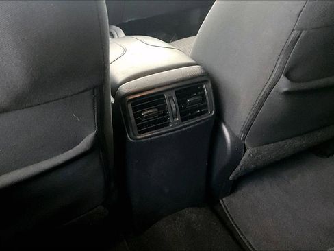 Used 2017 Nissan Rogue SV w/ SV Premium Package image 31