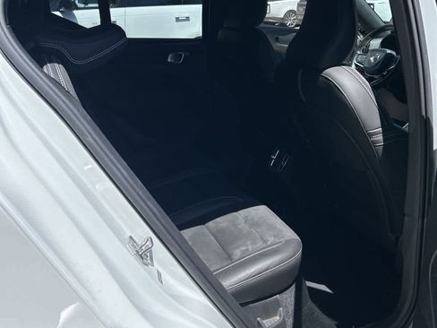 Used 2019 Volvo XC40 T4 R-Design FWD image 22