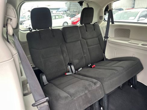 Used 2016 Dodge Grand Caravan SE w/ Quick Order Package 29E SE image 16