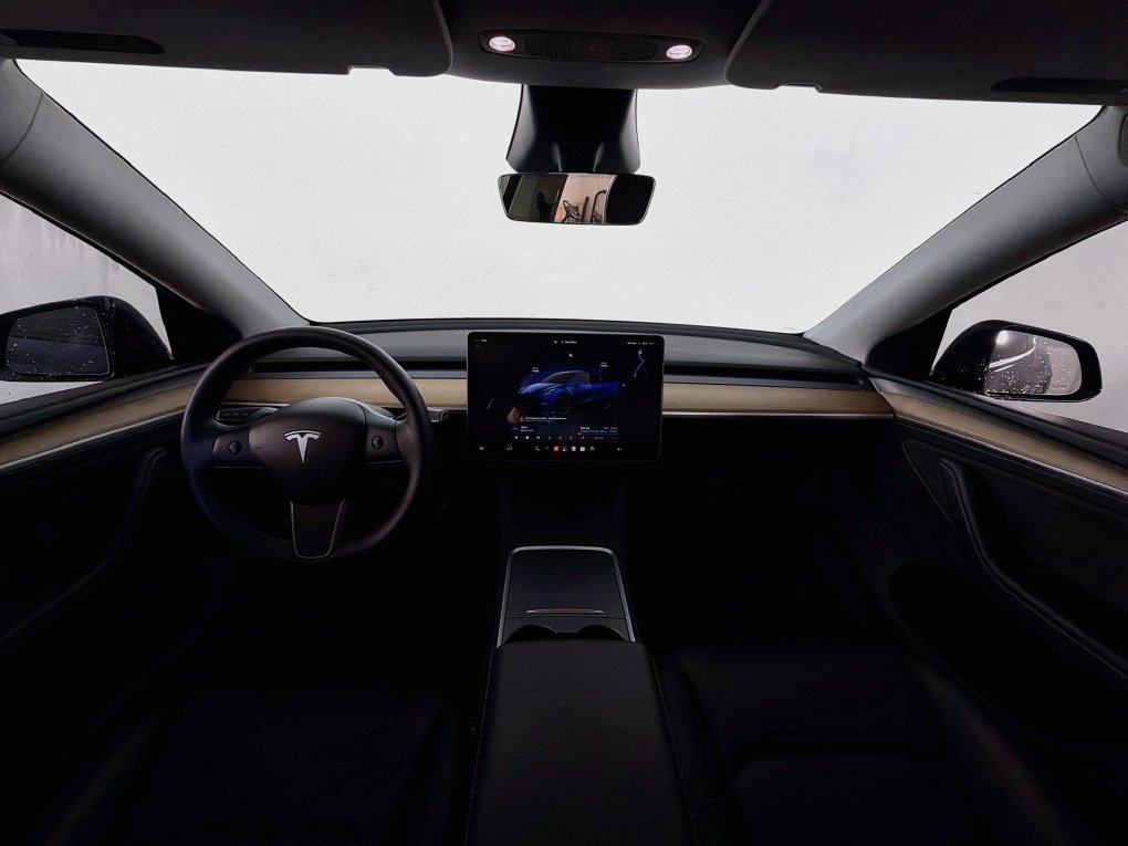 Used 2024 Tesla Model Y Long Range AWD/4WD image 31