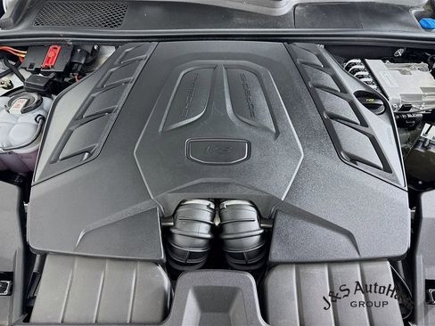 Used 2024 Porsche Cayenne S w/ Premium Package Plus image 37