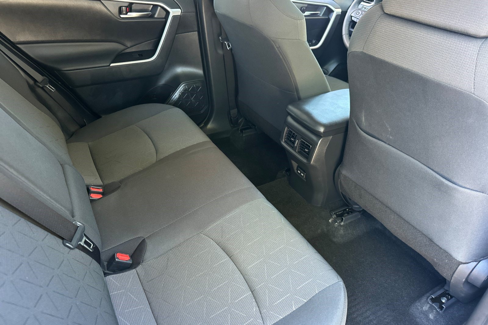 Used 2024 Toyota RAV4 XLE w/ Convenience Package FWD image 34