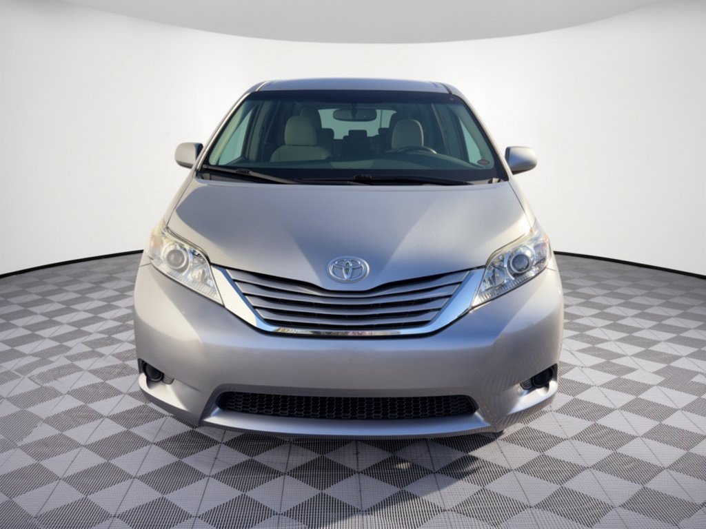 Used 2015 Toyota Sienna LE FWD image 6