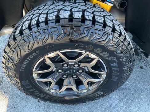 Certified 2025 Chevrolet Colorado ZR2 w/ Technology Package image 9