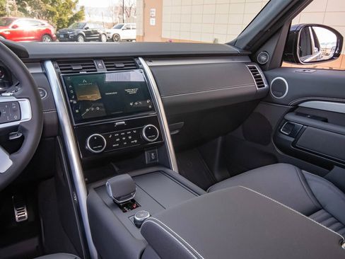 New 2026 Land Rover Discovery Limited Edition image 24