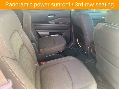 Used 2022 Nissan Pathfinder SV w/ SV Premium Package FWD image 6