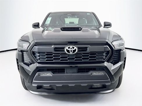 Certified 2025 Toyota Tacoma TRD Sport AWD/4WD image 8