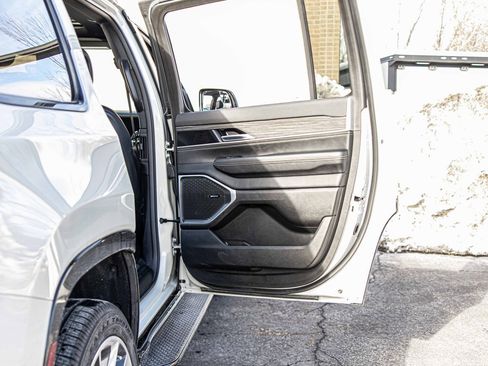 Used 2022 Jeep Wagoneer Series II w/ Premium Group I image 40