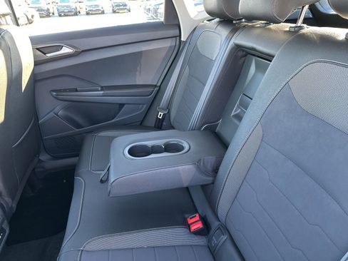 New 2026 Volkswagen Taos SE AWD/4WD image 17