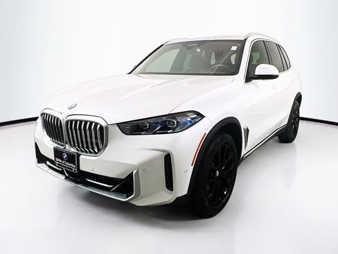 Used 2024 BMW X5 xDrive40i w/ Premium Package image 3