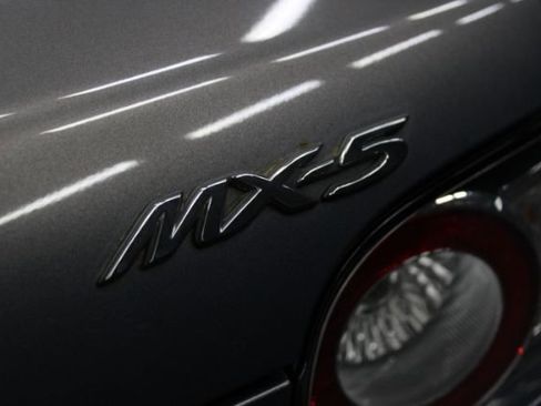 Used 2007 MAZDA MX-5 Miata Sport w/ Convenience Pkg RWD image 8