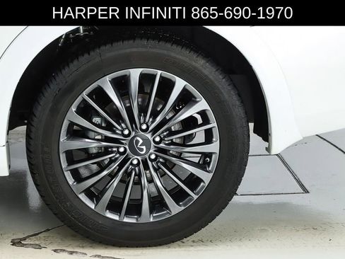 Used 2024 INFINITI QX80 Sensory w/ All-Season Package AWD/4WD image 7
