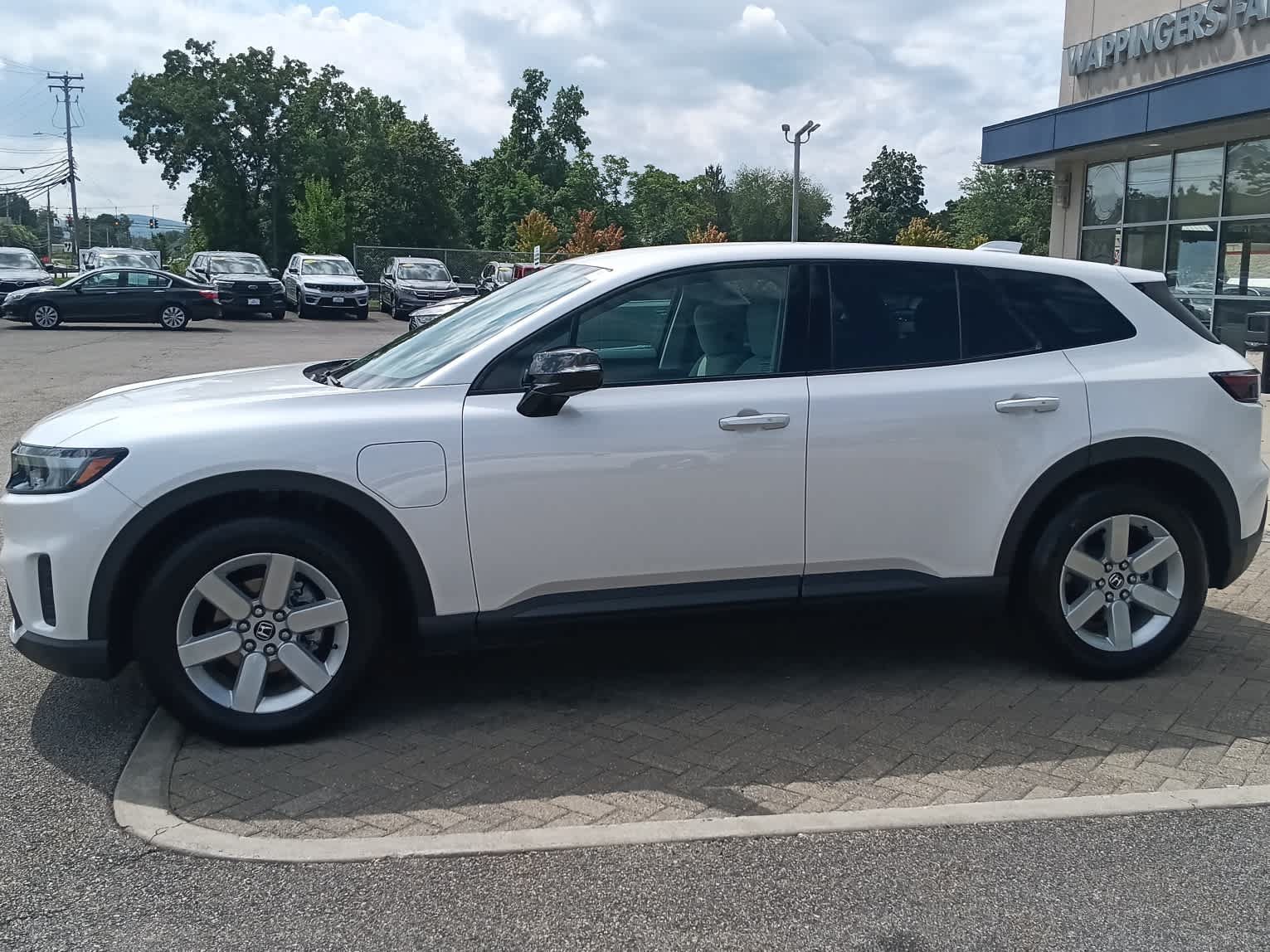 Used 2024 Honda Prologue EX image 2