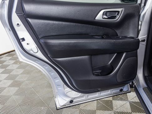 Used 2019 Nissan Pathfinder Platinum AWD/4WD image 46