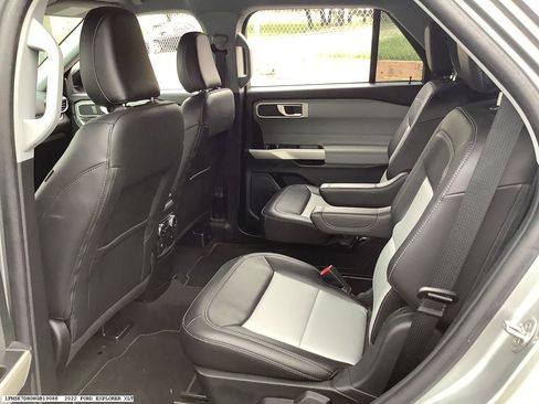 Used 2022 Ford Explorer XLT w/ Equipment Group 202A RWD image 12