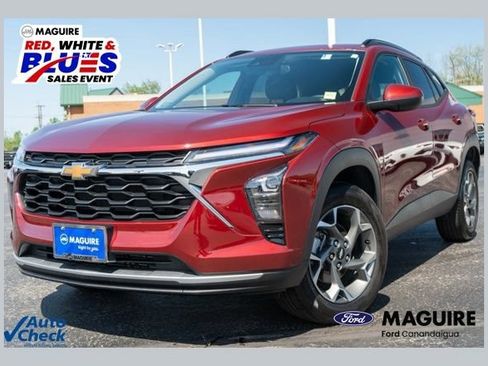 Used 2024 Chevrolet Trax LT w/ Driver Confidence Package FWD image 1