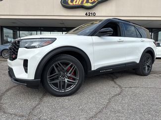 Used 2025 Ford Explorer ST video 1